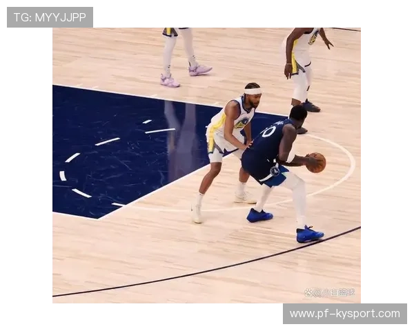 兰德尔顶着对抗完成上篮，尼克斯找到感觉